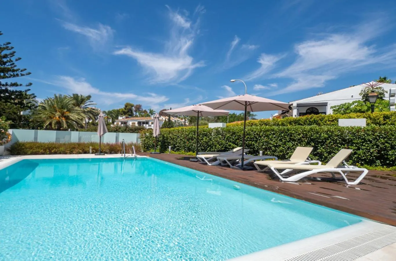 Modern Flat With Private Garden In Royal Banus Apartment Marbella