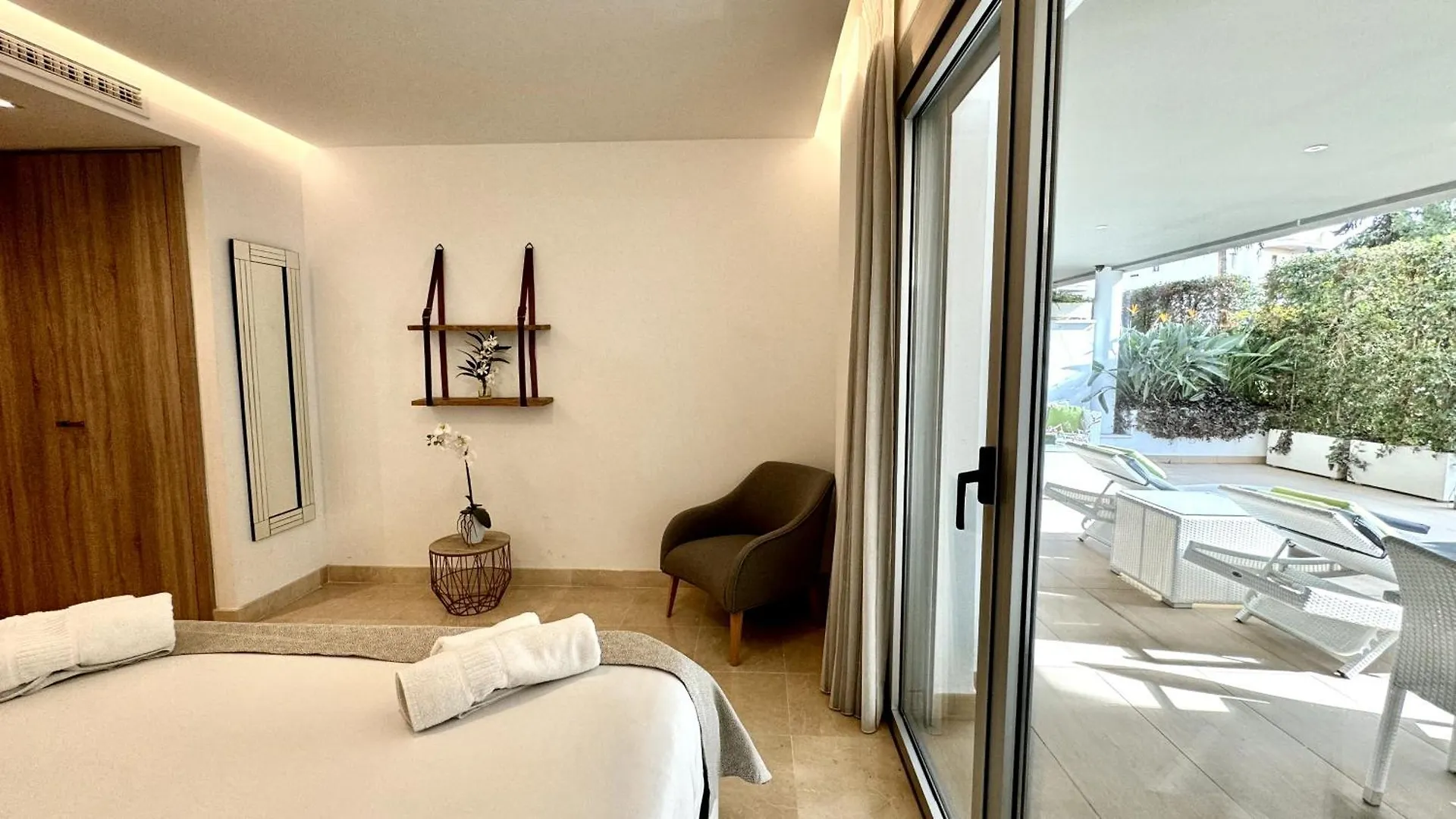 Modern Flat With Private Garden In Royal Banus Apartment Marbella