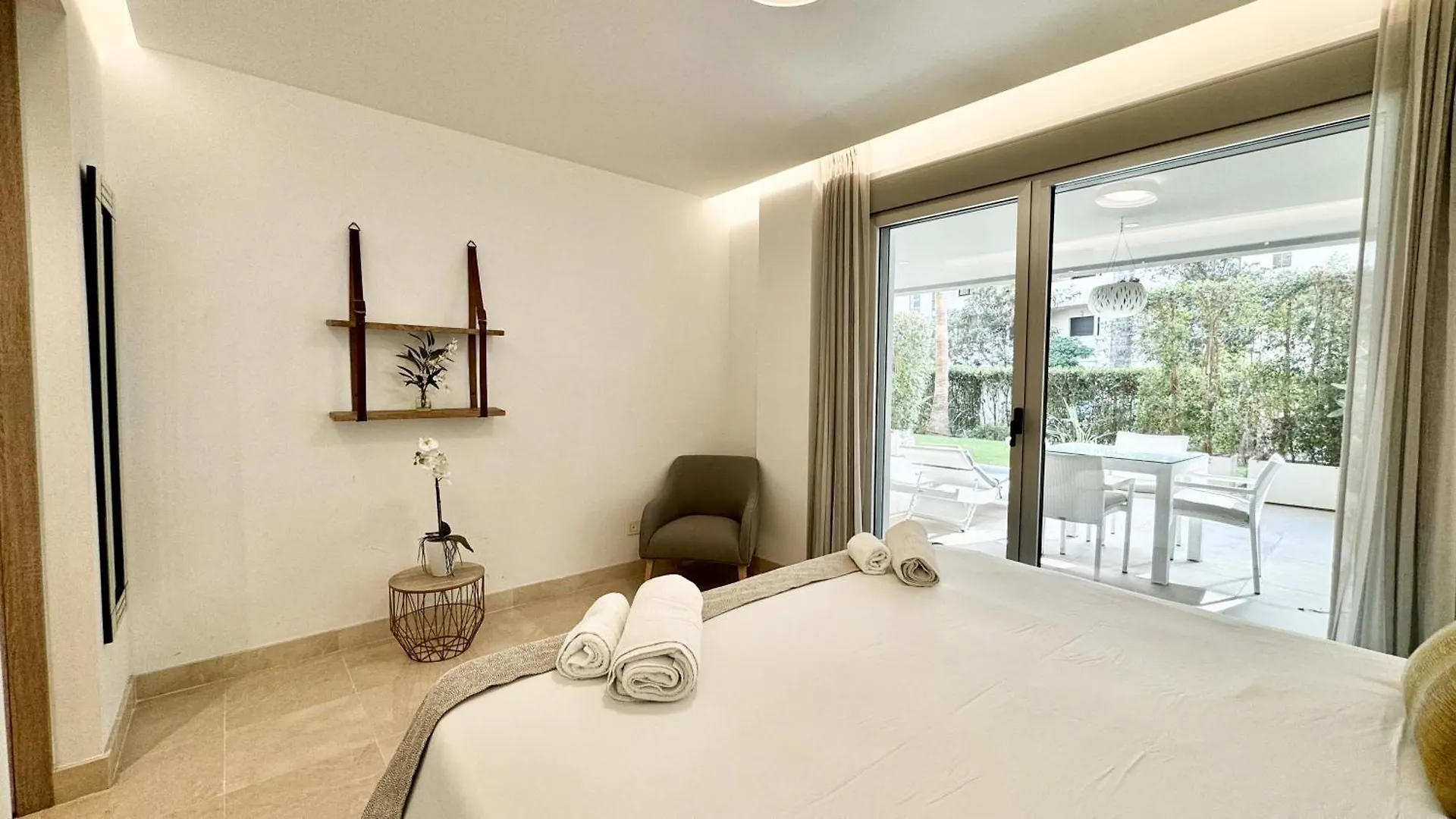 Modern Flat With Private Garden In Royal Banus Apartment Marbella