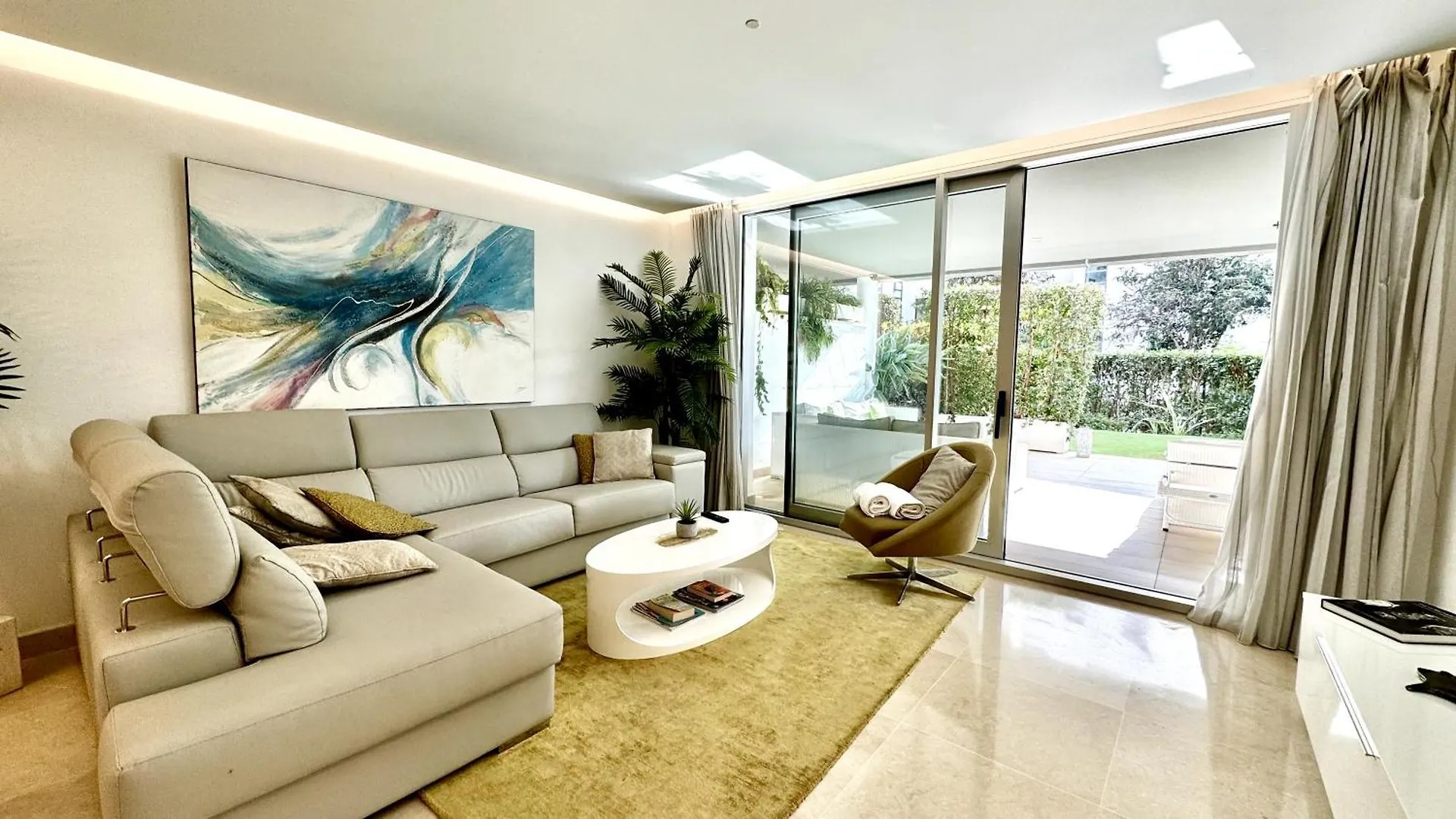 Modern Flat With Private Garden In Royal Banus Apartment Marbella